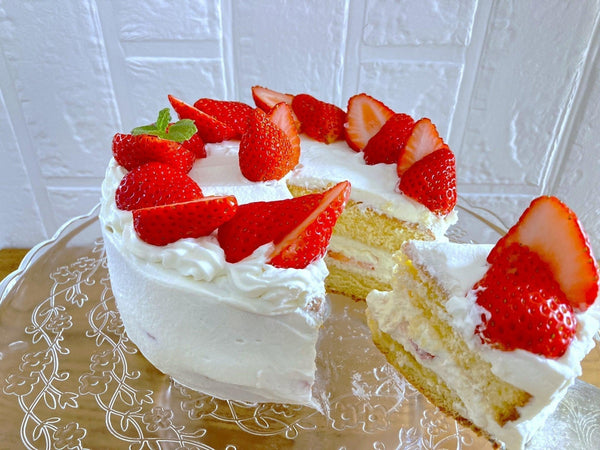 How to Make Japanese Strawberry Shortcake (Fluffy Strawberry Cream Cake Recipe)