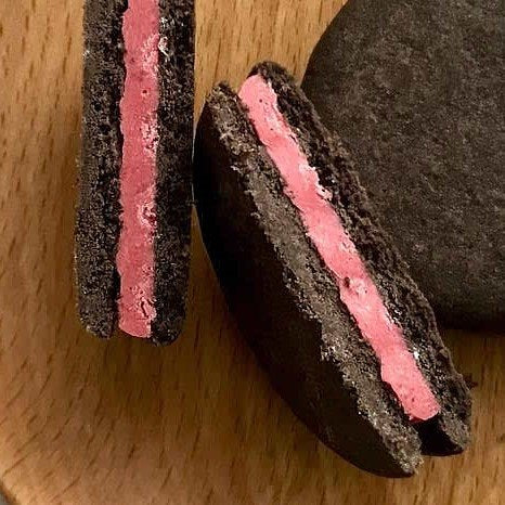 Meiji Rich Chocolate Chocolate Sand Strawberry Sandwich Biscuits (Pack of 5)