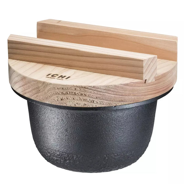 Ikenaga-Cast-Iron-Small-Rice-Cooker-With-Wooden-Lid-IH-Compatible-1-2025-02-26T03:41:28.530Z.webp