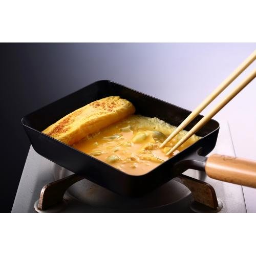 Takumi-Japan-Iron-Tamagoyaki-Pan-Japanese-Omelette-Pan-19cm-2-2024-08-07T07:19:19.587Z.jpg