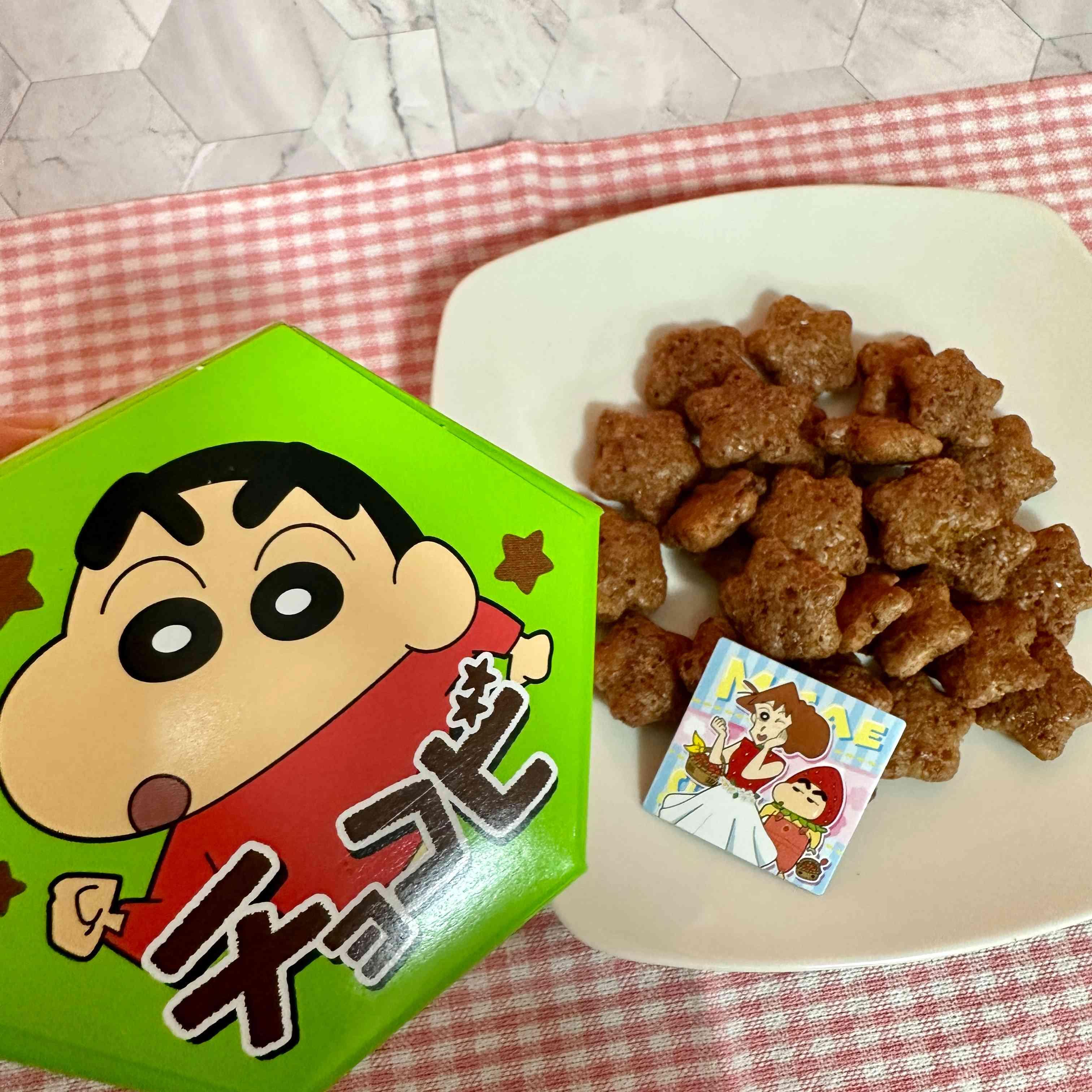 chocobi☆✳︎ Tohato Chocobi Star Shaped Chocolate Corn Puff Snack + Shin-Chan Stick